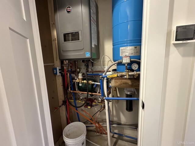 11881 N Junet Rd, Ironwood, MI 49938 - utilities featuring water heater