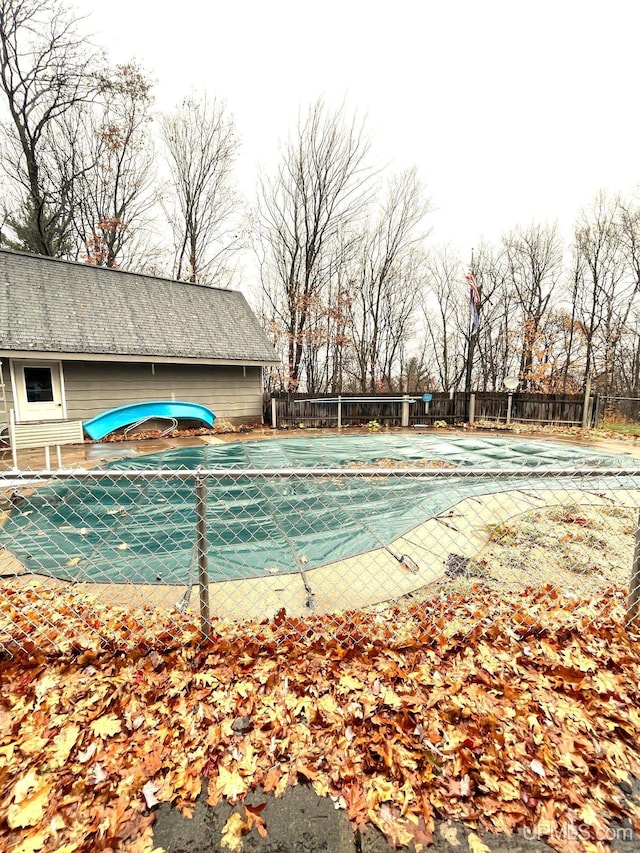 view of swimming pool