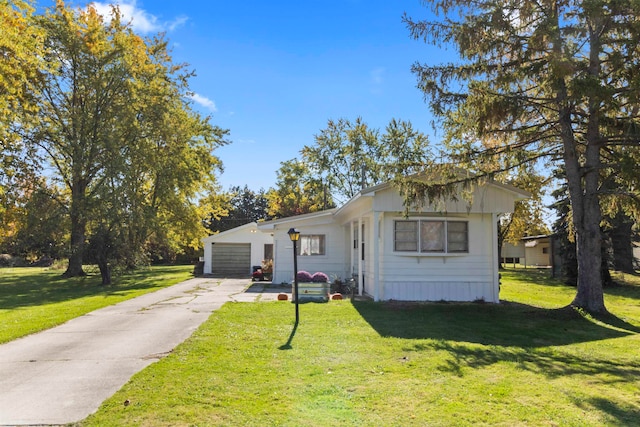 view of front of house with a front lawn