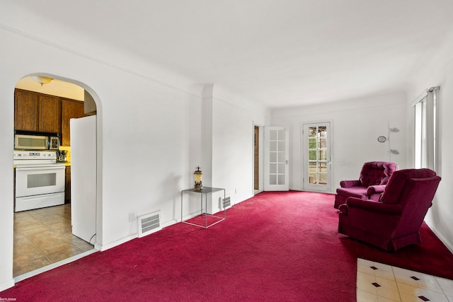 sitting room with light carpet