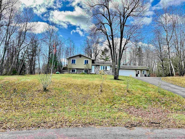 tri-level home featuring a front lawn