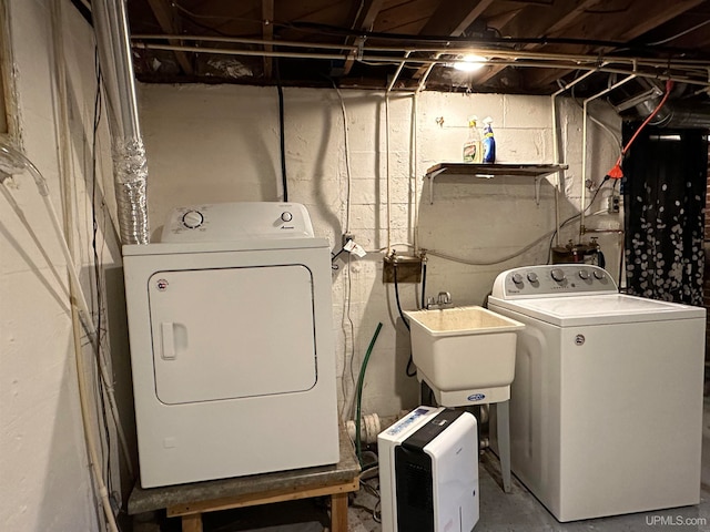 laundry room featuring sink and independent washer and dryer