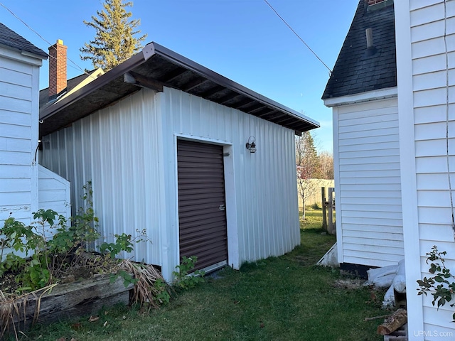 view of outdoor structure with a yard