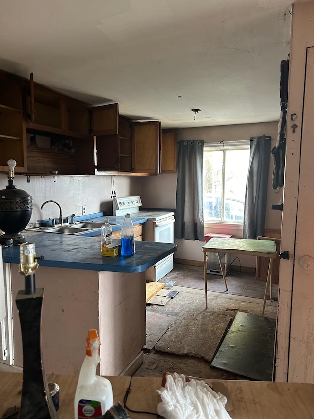 kitchen with kitchen peninsula and electric stove