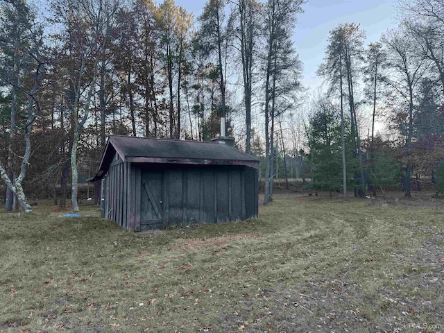 view of outbuilding featuring a yard