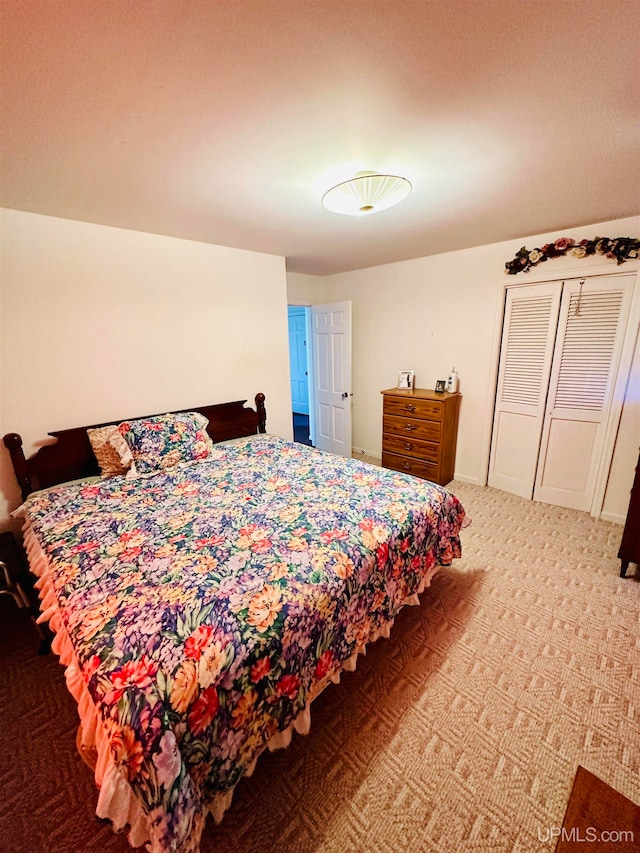 bedroom featuring carpet floors