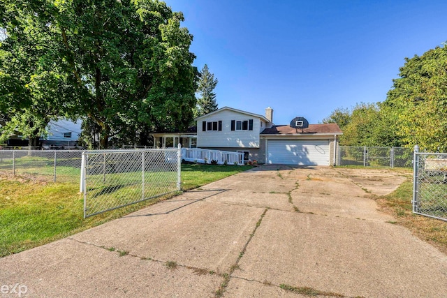 view of front facade featuring a garage, an outdoor structure, and a front yard