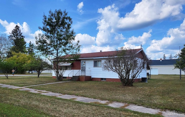 ranch-style house featuring a front yard