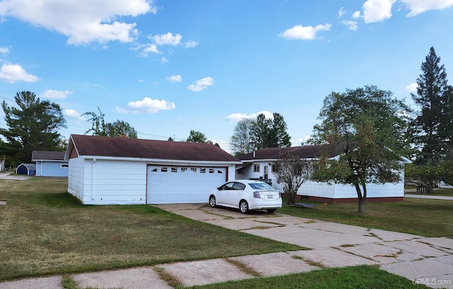 view of front facade featuring a garage and a front lawn