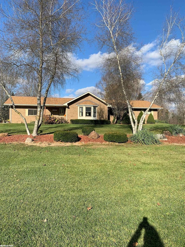 single story home with a front yard