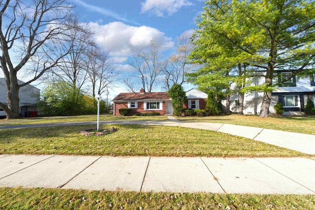 view of front facade with a front lawn