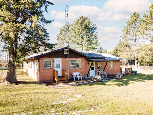 back of house featuring a lawn