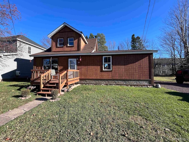 view of front of house featuring a front lawn