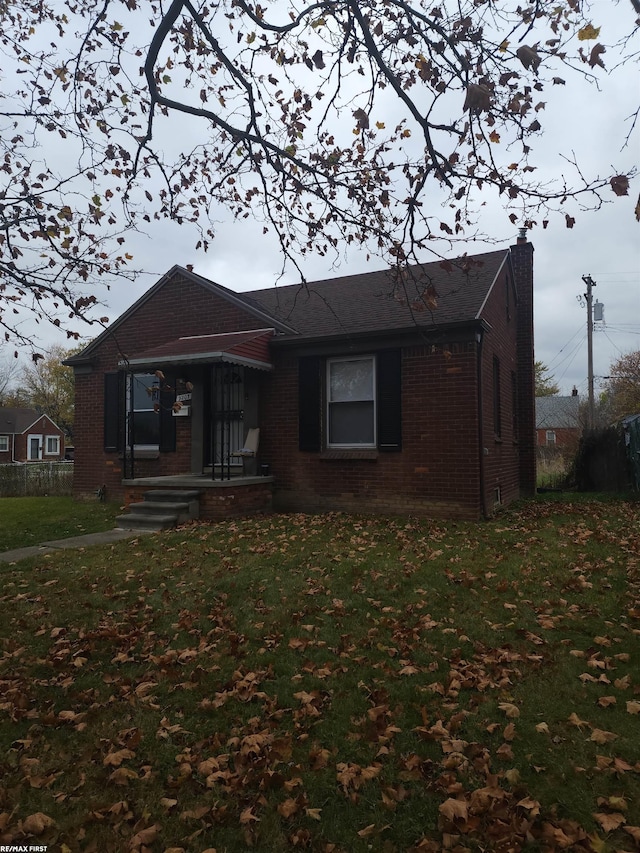 view of front of house featuring a front yard