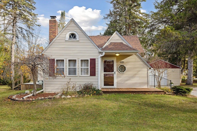 view of front of home featuring a front yard