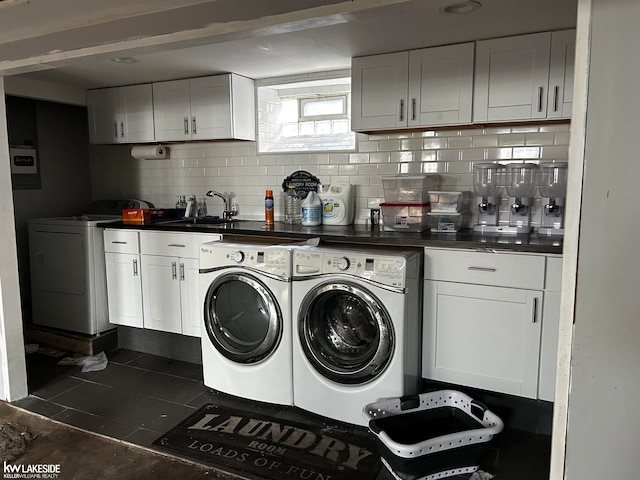 clothes washing area featuring sink and independent washer and dryer