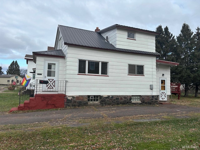 view of side of property with a yard