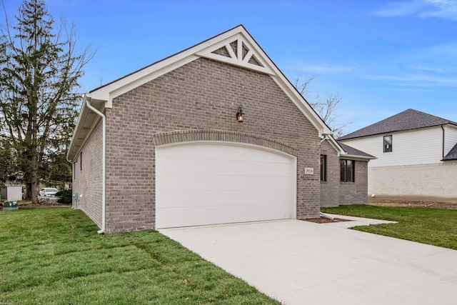 view of front of house featuring a front yard and a garage