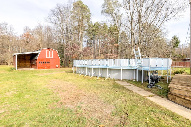 view of yard with an outbuilding