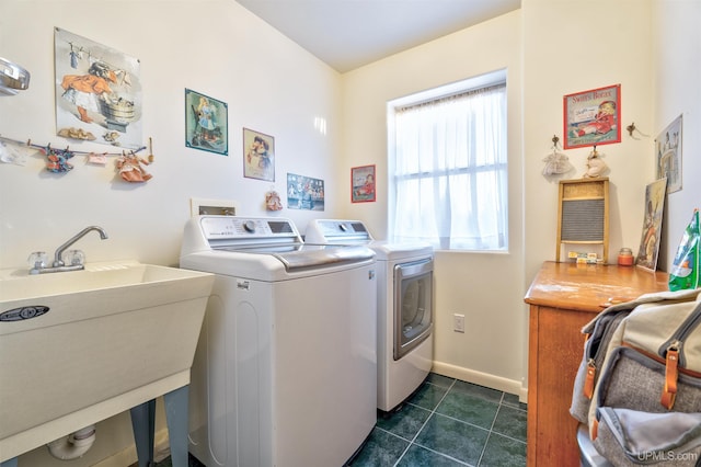 washroom featuring dark tile patterned flooring, independent washer and dryer, and sink