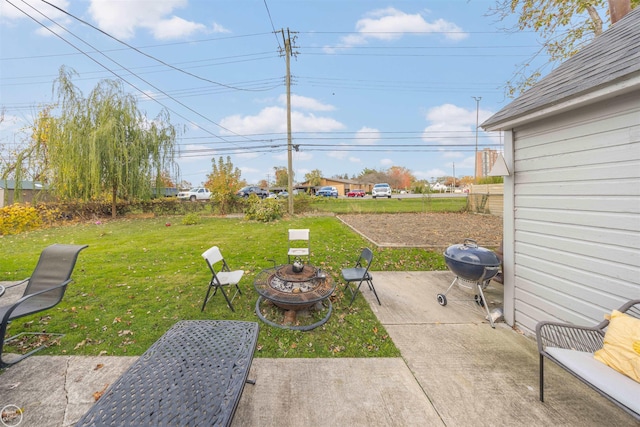 view of yard with a patio area