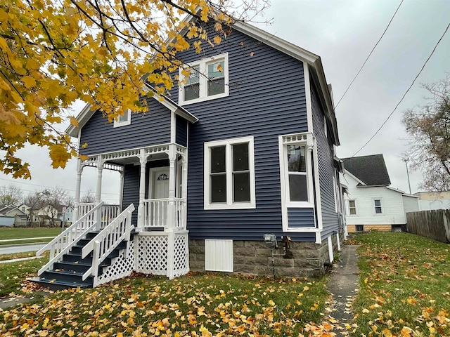 view of front of home with a front yard