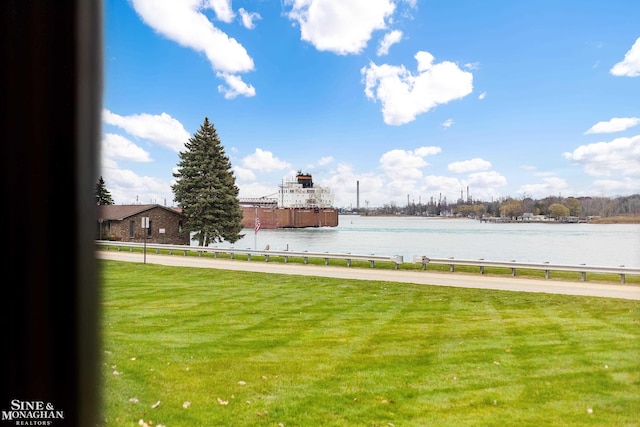 view of yard featuring a water view