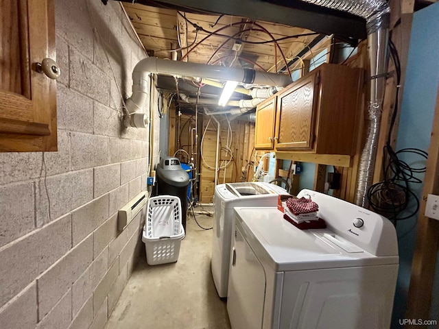 laundry room with cabinets and independent washer and dryer