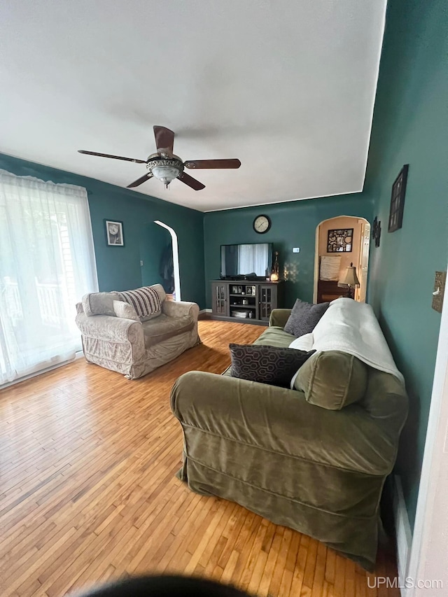 living room with hardwood / wood-style floors and ceiling fan