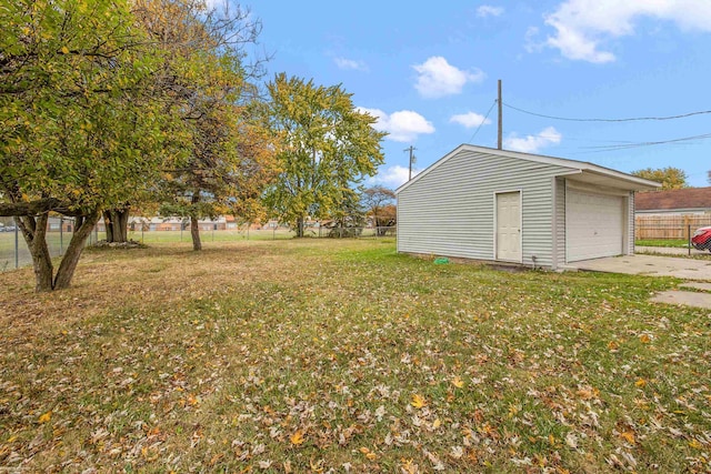 view of yard with an outdoor structure and a garage