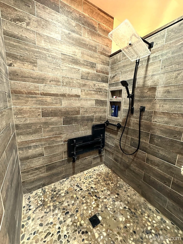 318 Iron St, Negaunee, MI 49866 - bathroom featuring a tile shower
