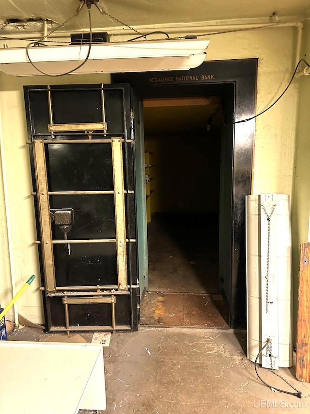 318 Iron St, Negaunee, MI 49866 - detailed view of concrete floors