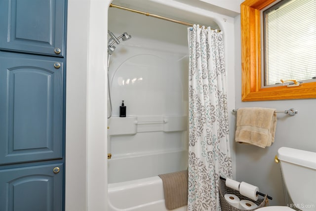 bathroom featuring toilet and shower / tub combo with curtain