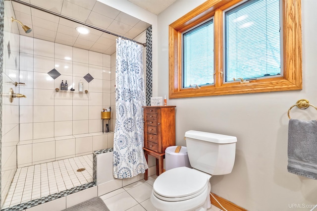 bathroom featuring tile patterned floors, a shower with curtain, and toilet