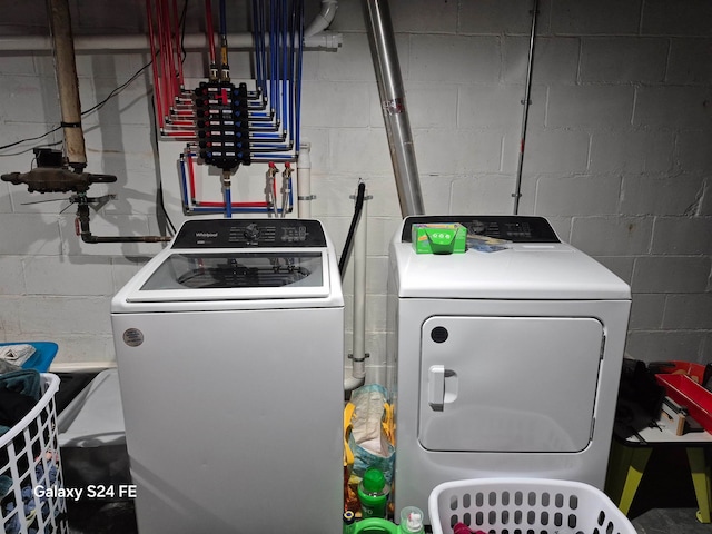 laundry room with washing machine and clothes dryer