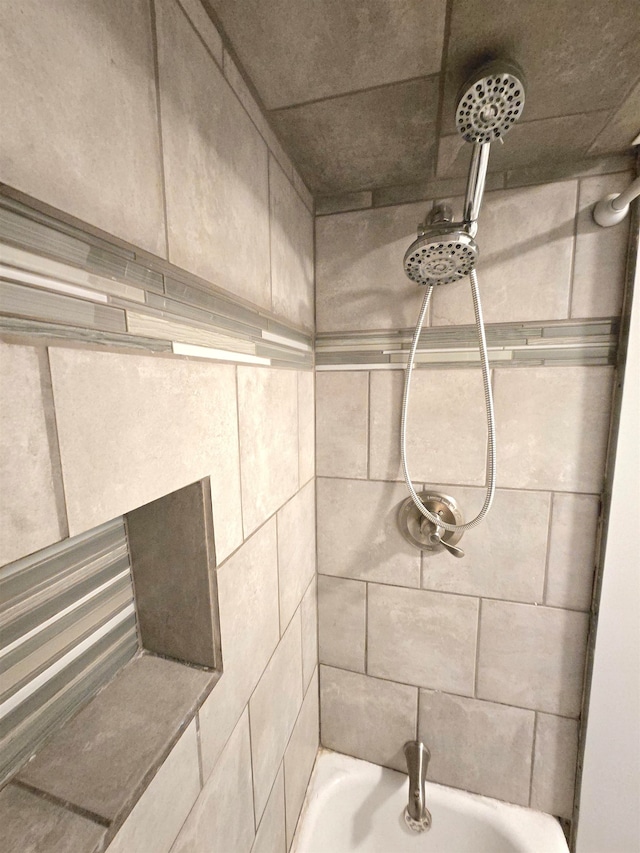 room details with shower / washtub combination