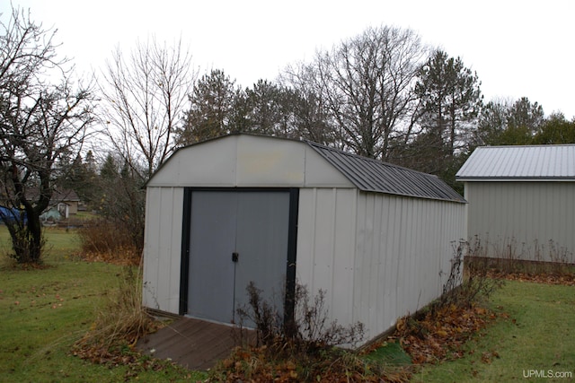 view of outdoor structure with a lawn