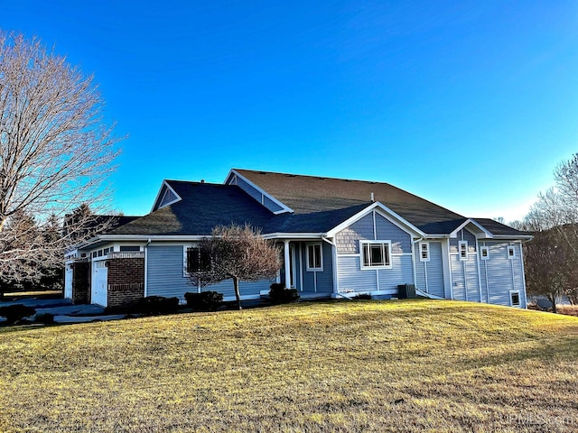 view of front of property with a front yard