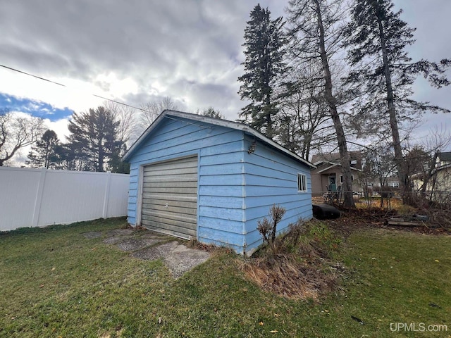 view of outdoor structure with a garage and a yard