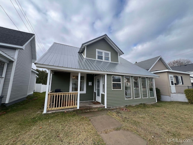 bungalow-style house featuring a front lawn and covered porch