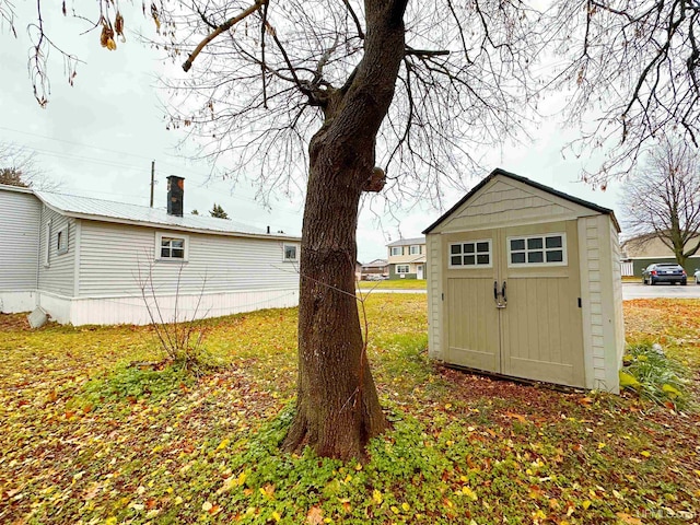 view of outdoor structure featuring a yard