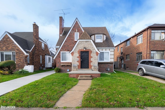 view of front facade with a front yard