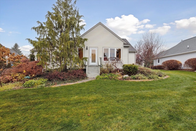 view of front facade with a front yard