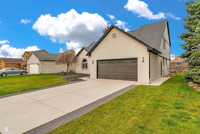 view of front of home featuring a front yard and a garage