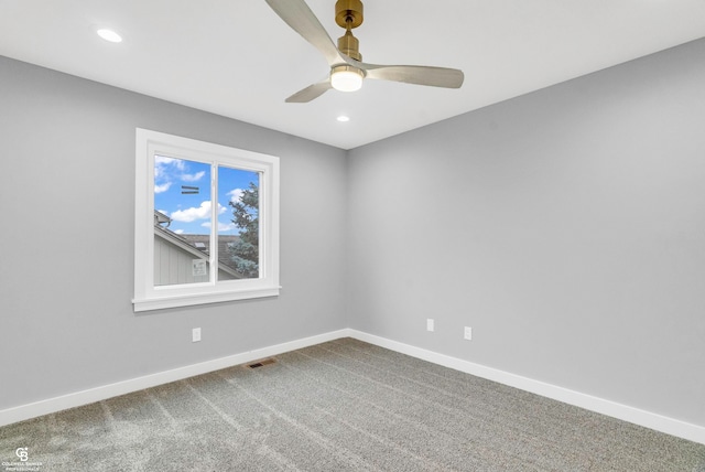 carpeted empty room featuring ceiling fan