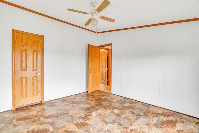 empty room featuring ceiling fan and ornamental molding