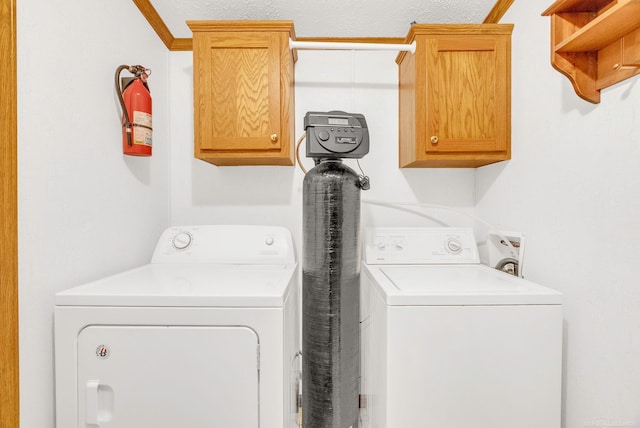 laundry area featuring cabinets, independent washer and dryer, and crown molding