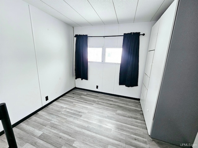 unfurnished room with light hardwood / wood-style flooring