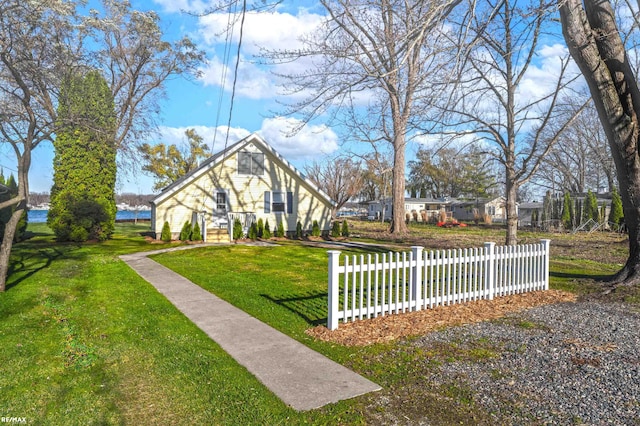 exterior space featuring a front yard