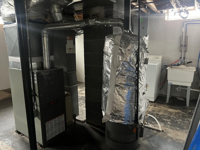 utility room with sink and washer / dryer